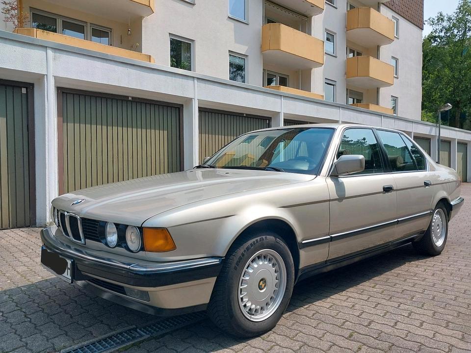 Image of BMW 7 E32
