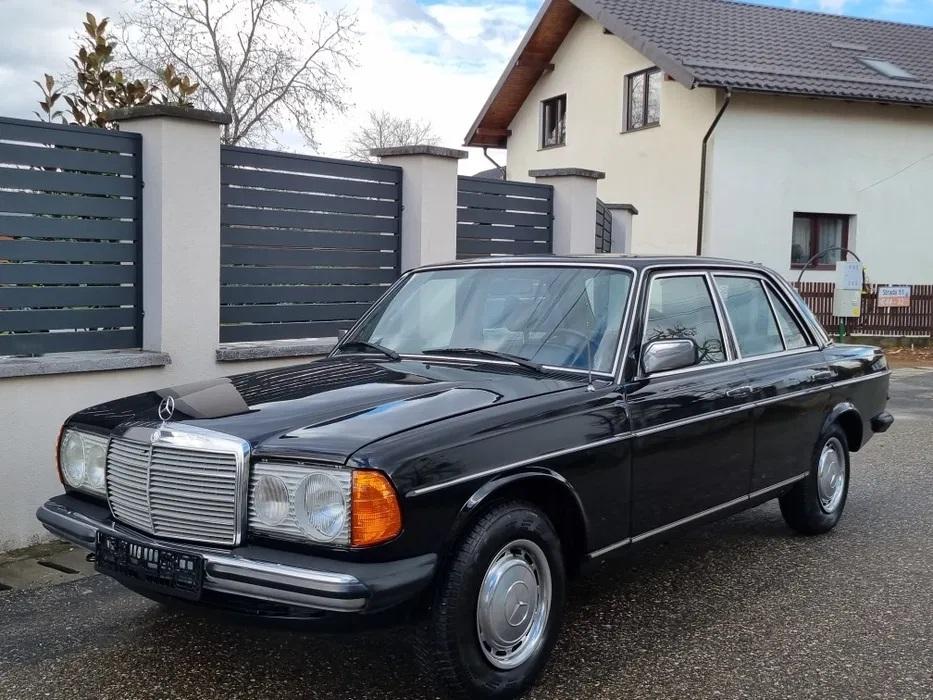 Image of Mercedes W123