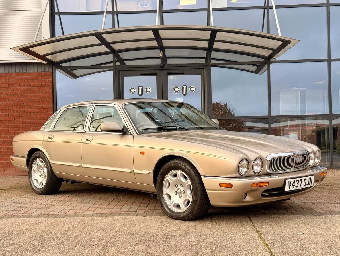 Image of Jaguar XJ8